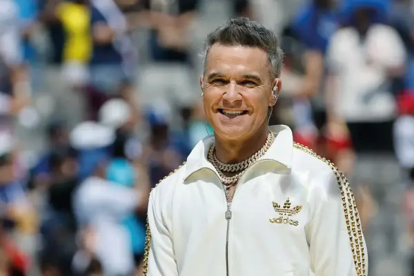 Robbie Williams Warns Fans After Weight-Loss Injection Nearly Made Him Blind
